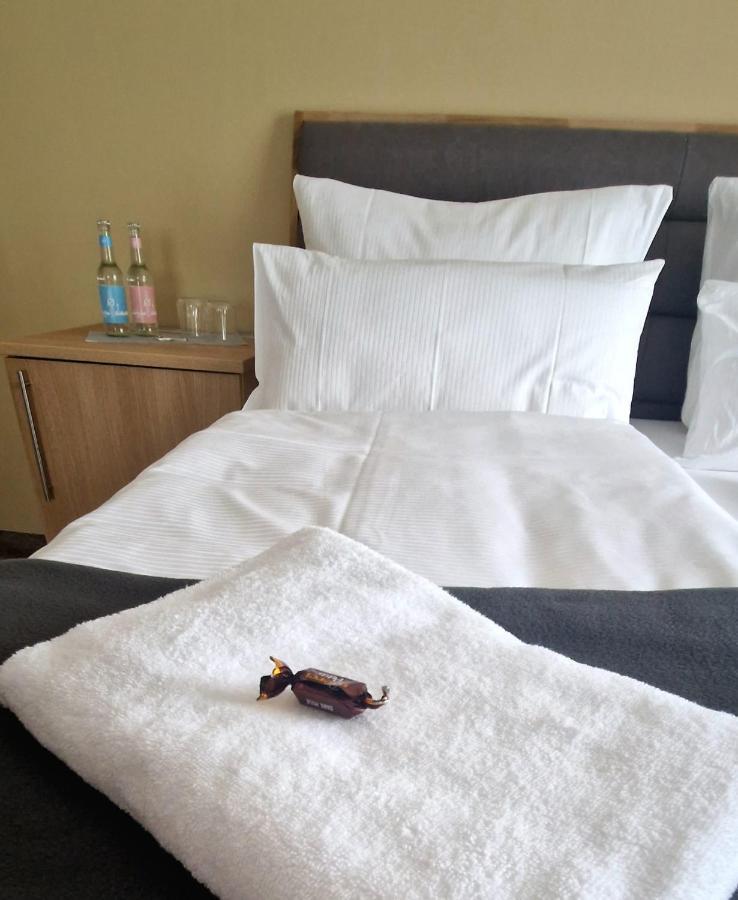 Hotel Rhin Inn Fehrbellin Eksteriør billede